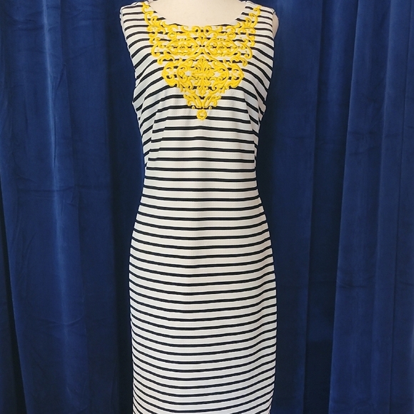 J Howard Dresses & Skirts - Black and White Sheath Midi Dress with Scoop Neck